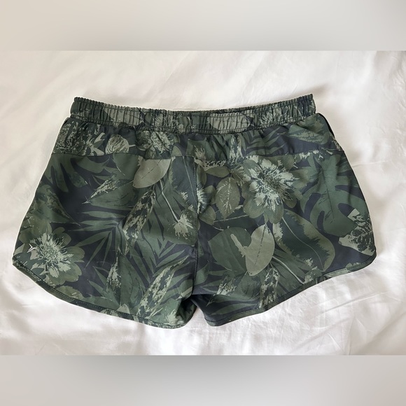 Old Navy Activewear Shorts - Picture 2 of 5